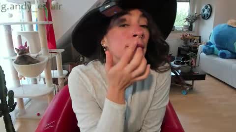 Snapshot of tiny_williams chatting on September 27, 6:51 am Tiny online show from September 27, 6:51 am