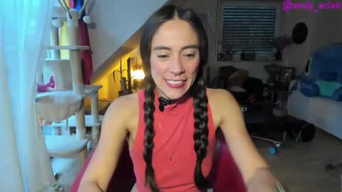 Snapshot of tiny_williams chatting on October 6, 6:00 am Tiny online show from October 6, 6:00 am