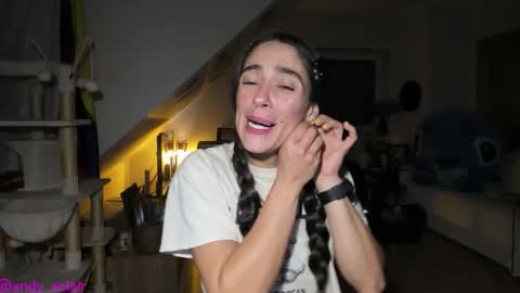 Snapshot of tiny_williams chatting on October 15, 4:45 am Tiny online show from October 15, 4:45 am