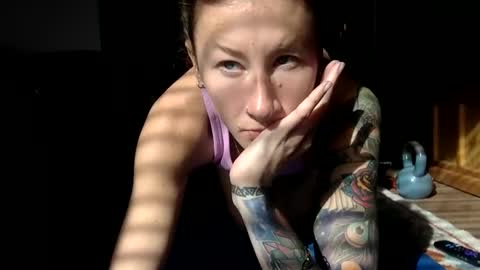 Snapshot of tinyandtatted420 chatting on November 23, 6:52 pm tinyandtatted420 online show from November 23, 6:52 pm