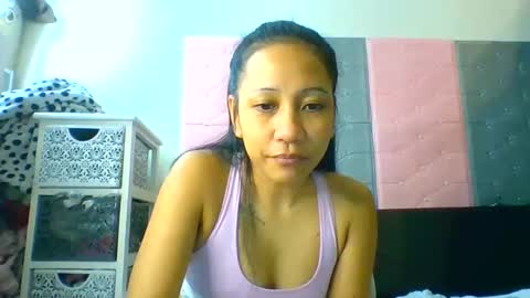 Snapshot of tinyasian911718 chatting on December 16, 6:27 pm Tinyasian911718 sweetinyasian instagram online show from December 16, 6:27 pm