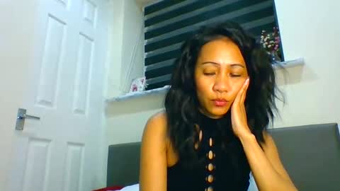 Snapshot of tinyasian911718 chatting on December 18, 6:14 pm Tinyasian911718 sweetinyasian instagram online show from December 18, 6:14 pm