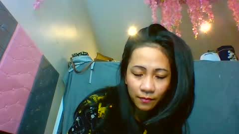 Tinyasian911718 sweetinyasian instagram online show from December 28, 6:18 pm