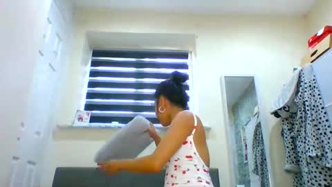 Snapshot of tinyasian911718 chatting on January 20, 12:49 pm Tinyasian911718 sweetinyasian instagram online show from January 20, 12:49 pm