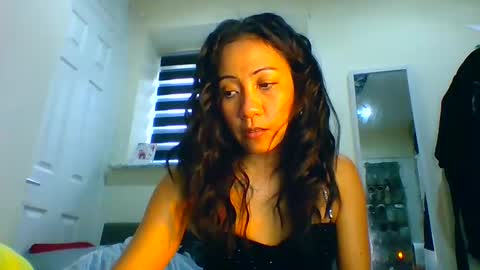 Snapshot of tinyasian911718 chatting on February 4, 1:16 pm Tinyasian911718 sweetinyasian instagram online show from February 4, 1:16 pm