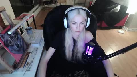 stage Kylie Sinner  brand CLITBAIT online show from February 8, 12:17 am