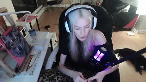 stage Kylie Sinner  brand CLITBAIT online show from February 8, 3:19 am