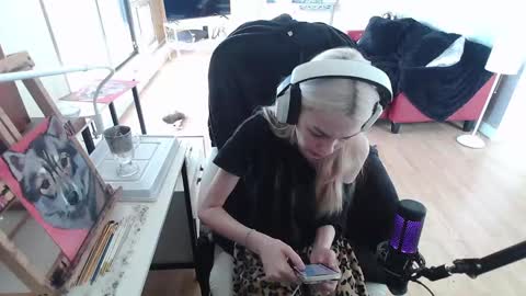 stage Kylie Sinner  brand CLITBAIT online show from February 8, 3:10 pm