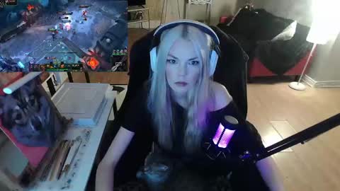 stage Kylie Sinner  brand CLITBAIT online show from February 9, 12:17 am