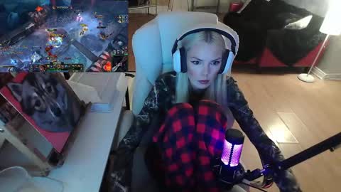 stage Kylie Sinner  brand CLITBAIT online show from February 9, 10:00 pm