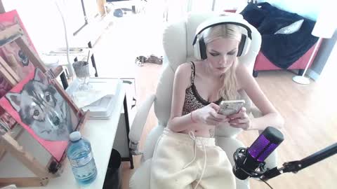 stage Kylie Sinner  brand CLITBAIT online show from February 10, 2:48 pm