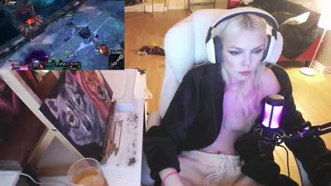 stage Kylie Sinner  brand CLITBAIT online show from February 11, 3:08 am