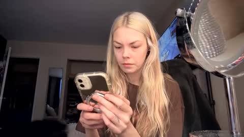 stage Kylie Sinner  brand CLITBAIT online show from February 13, 11:17 am