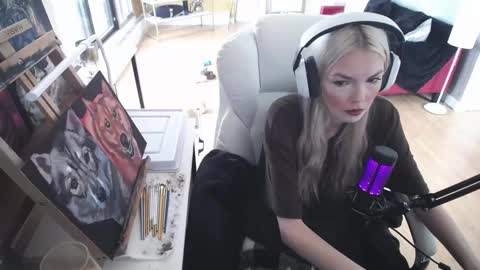 stage Kylie Sinner  brand CLITBAIT online show from February 13, 2:20 pm