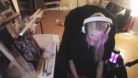 stage Kylie Sinner  brand CLITBAIT online show from February 14, 10:58 pm