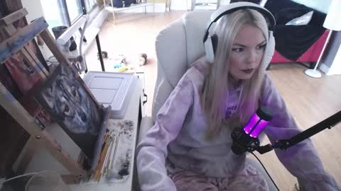 stage Kylie Sinner  brand CLITBAIT online show from February 23, 8:55 pm