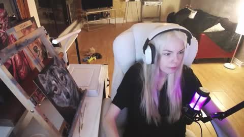 stage Kylie Sinner  brand CLITBAIT online show from February 27, 4:09 am