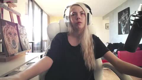 stage Kylie Sinner  brand CLITBAIT online show from September 12, 9:48 pm