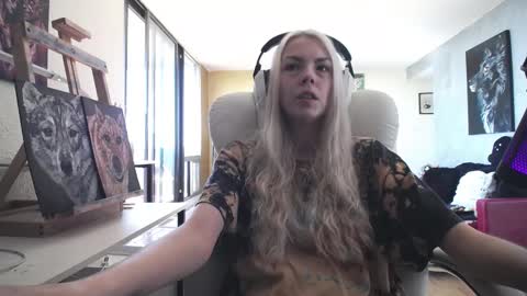 stage Kylie Sinner  brand CLITBAIT online show from September 30, 4:01 pm