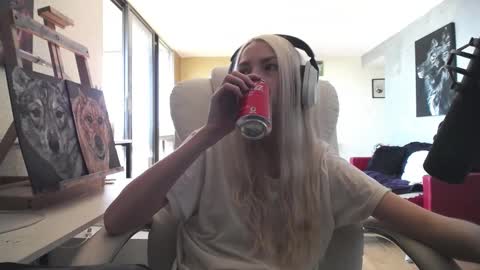 stage Kylie Sinner  brand CLITBAIT online show from October 4, 5:00 pm