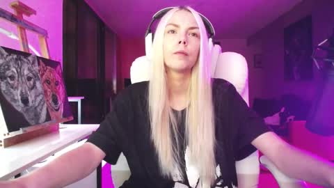 stage Kylie Sinner  brand CLITBAIT online show from October 30, 7:32 am