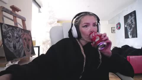 stage Kylie Sinner  brand CLITBAIT online show from November 10, 7:02 pm