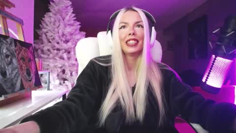 stage Kylie Sinner  brand CLITBAIT online show from November 14, 10:07 pm