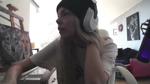 stage Kylie Sinner  brand CLITBAIT online show from November 19, 4:07 pm