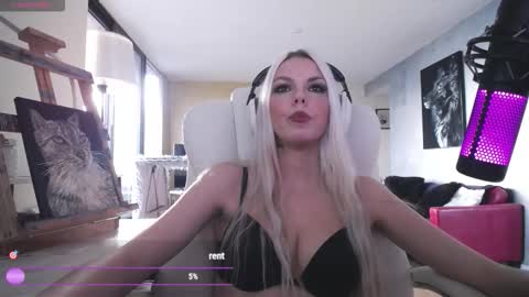 stage Kylie Sinner  brand CLITBAIT online show from March 19, 10:14 pm