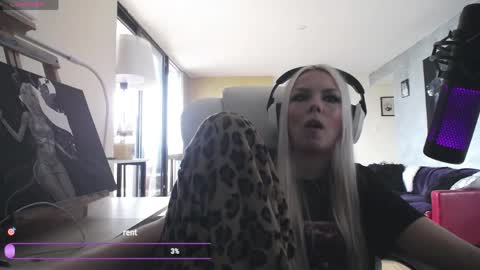 stage Kylie Sinner  brand CLITBAIT online show from April 28, 2:33 pm