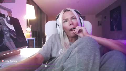 Snapshot of tinykylie chatting on May 29, 2:31 am stage Kylie Sinner brand CLITBAIT online show from May 29, 2:31 am