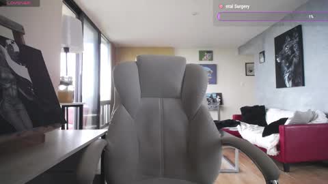 Snapshot of tinykylie chatting on June 7, 6:33 pm stage Kylie Sinner brand CLITBAIT online show from June 7, 6:33 pm