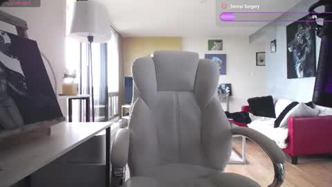 Snapshot of tinykylie chatting on June 10, 6:07 pm stage Kylie Sinner brand CLITBAIT online show from June 10, 6:07 pm