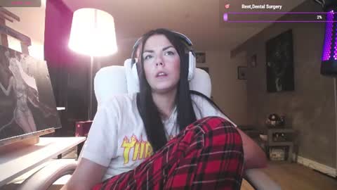 Snapshot of tinykylie chatting on June 23, 3:37 am stage Kylie Sinner brand CLITBAIT online show from June 23, 3:37 am