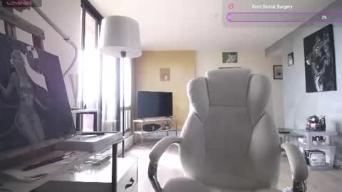 Snapshot of tinykylie chatting on June 27, 8:14 pm stage Kylie Sinner brand CLITBAIT online show from June 27, 8:14 pm