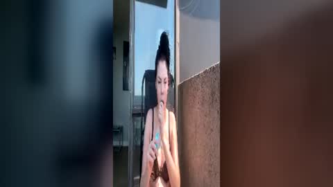 Snapshot of tinykylie chatting on July 3, 3:51 pm stage Kylie Sinner brand CLITBAIT online show from July 3, 3:51 pm