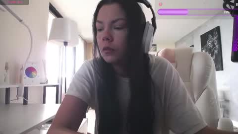 Snapshot of tinykylie chatting on July 8, 9:19 pm stage Kylie Sinner brand CLITBAIT online show from July 8, 9:19 pm