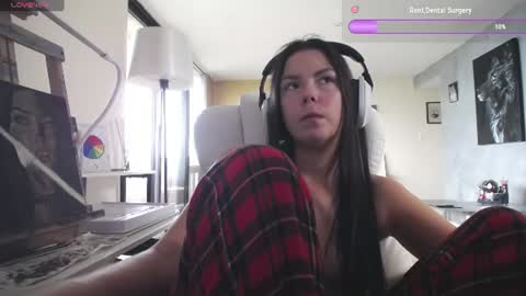Snapshot of tinykylie chatting on July 14, 10:21 am stage Kylie Sinner brand CLITBAIT online show from July 14, 10:21 am