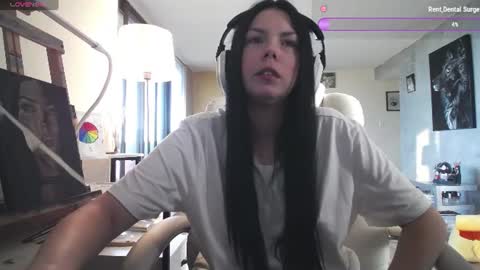 Snapshot of tinykylie chatting on July 24, 9:40 am stage Kylie Sinner brand CLITBAIT online show from July 24, 9:40 am