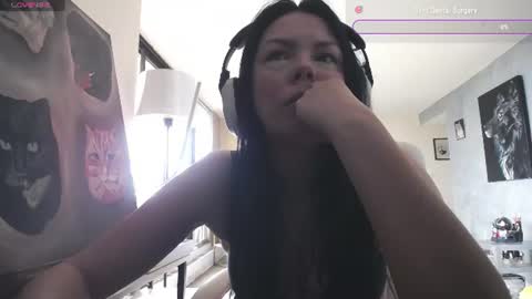 Snapshot of tinykylie chatting on July 26, 8:38 pm stage Kylie Sinner brand CLITBAIT online show from July 26, 8:38 pm