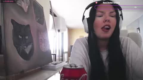 Snapshot of tinykylie chatting on July 31, 10:14 am stage Kylie Sinner brand CLITBAIT online show from July 31, 10:14 am