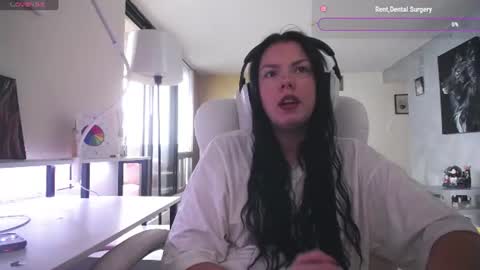 Snapshot of tinykylie chatting on July 31, 10:20 pm stage Kylie Sinner brand CLITBAIT online show from July 31, 10:20 pm