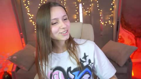 tinynataliee online show from April 28, 12:43 pm