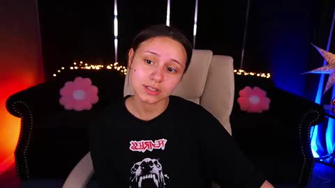 Snapshot of tinynataliee chatting on May 19, 12:33 pm tinynataliee online show from May 19, 12:33 pm