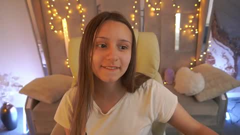 Snapshot of tinynataliee chatting on May 25, 12:33 pm tinynataliee online show from May 25, 12:33 pm