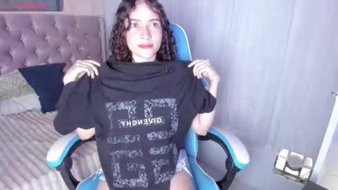 Snapshot of tinysophi chatting on November 18, 2:06 am tinysophi online show from November 18, 2:06 am