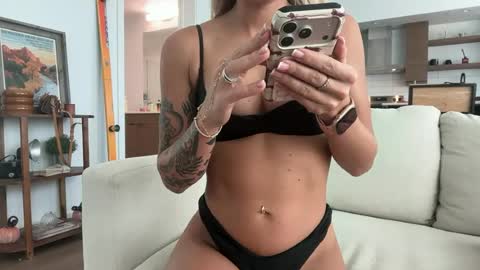 Snapshot of tinytayy chatting on August 4, 6:54 pm tinytayy online show from August 4, 6:54 pm