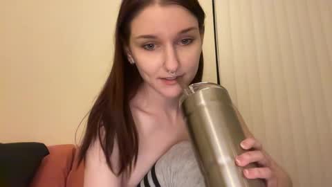 Snapshot of tinytittytia chatting on December 31, 10:04 am Tia online show from December 31, 10:04 am