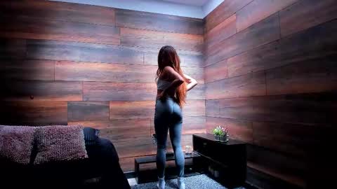 Instagram  tinyw0nder online show from October 18, 5:03 pm