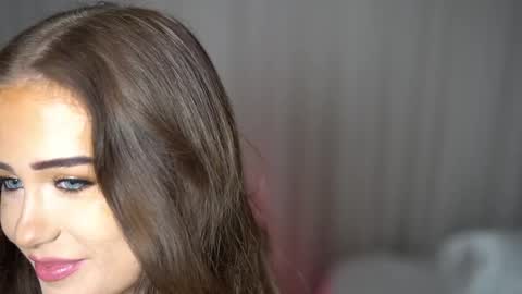 Snapshot of tinyxstar chatting on November 18, 4:11 pm Lili online show from November 18, 4:11 pm